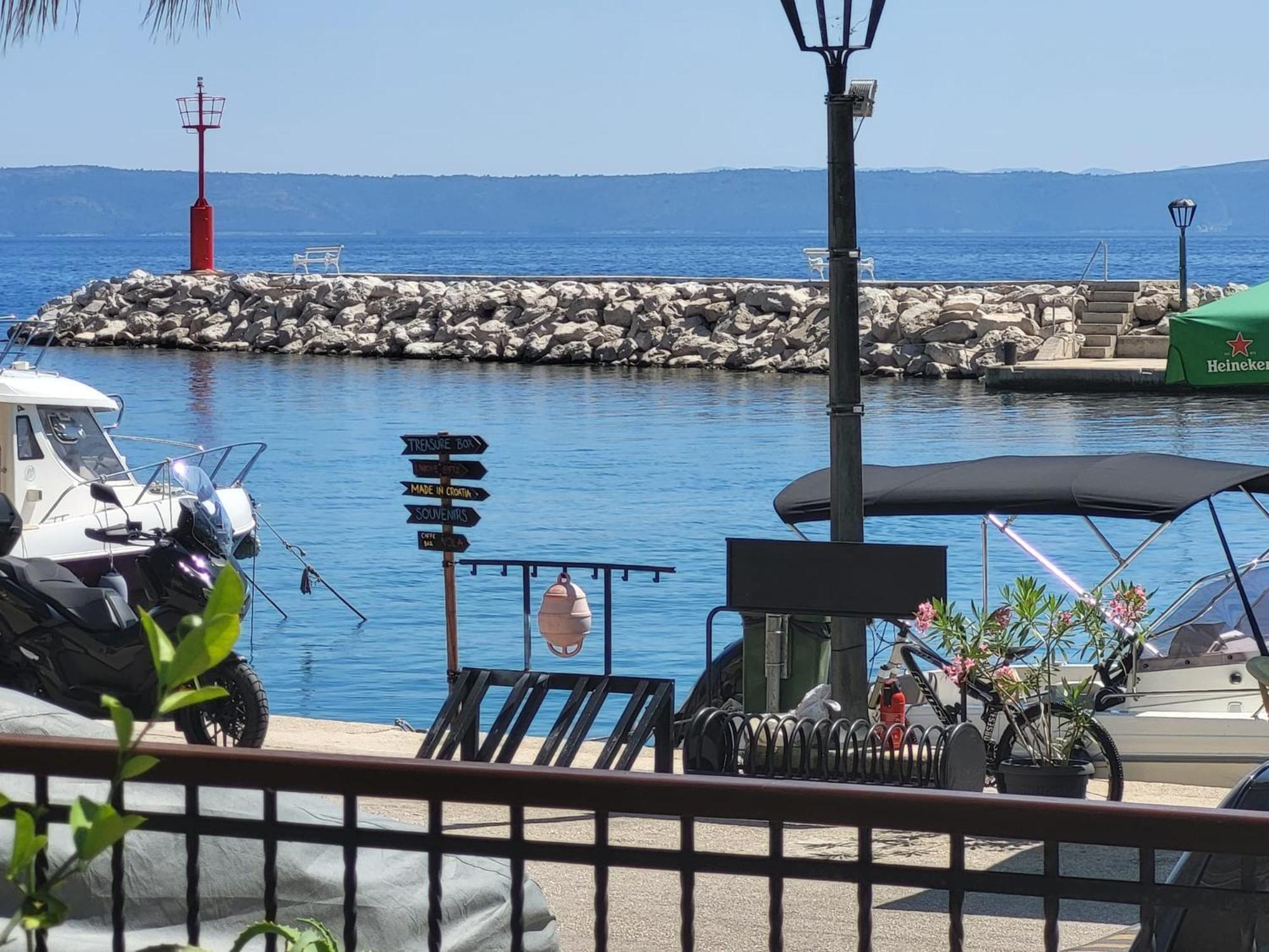 Harbour-side With Beautiful Terrace * Podgora