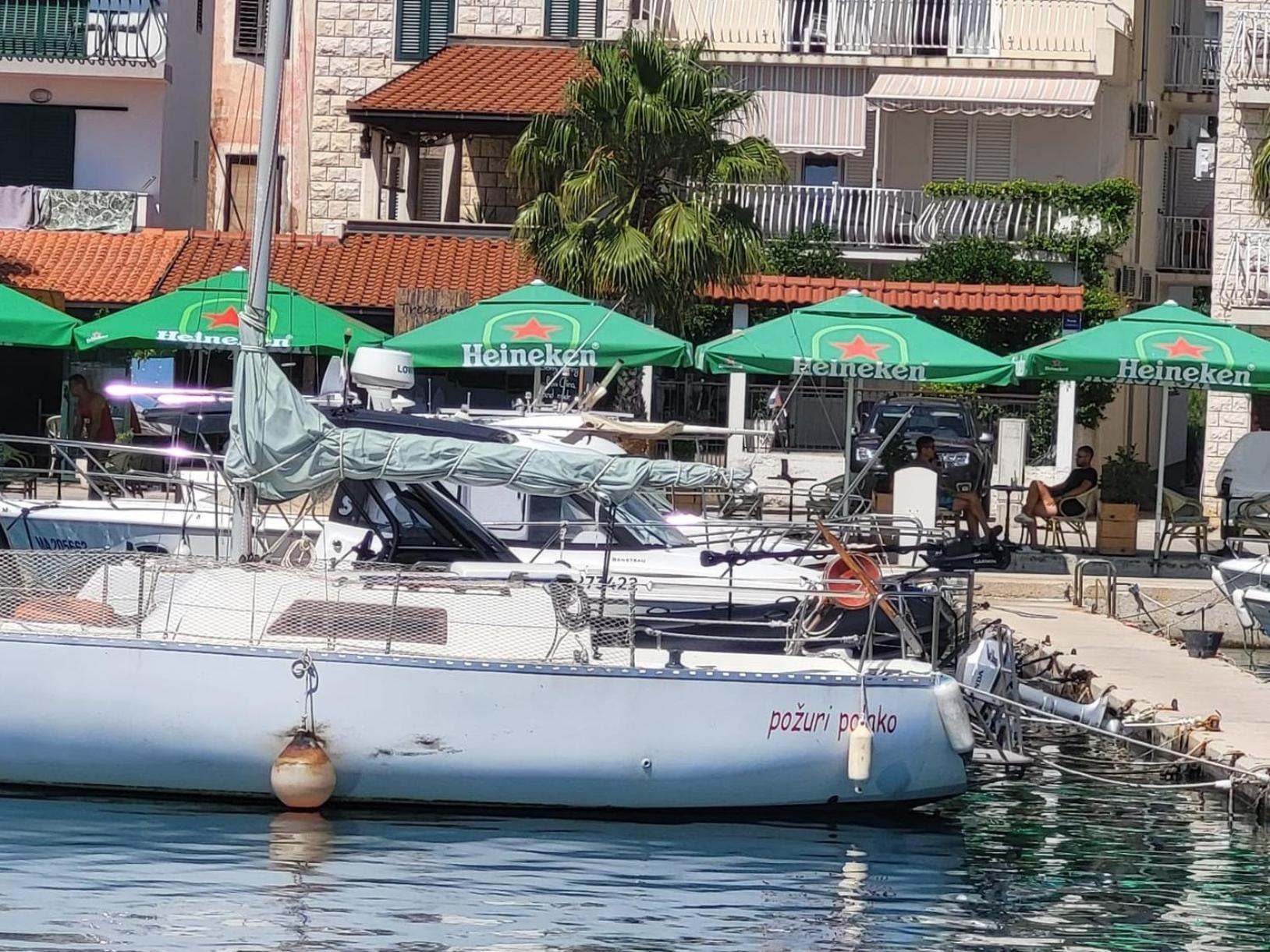 Harbour-side With Beautiful Terrace Apartma